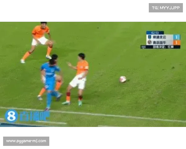 卡斯特罗普激烈动作引发风波，VAR判定介入确保比赛公平